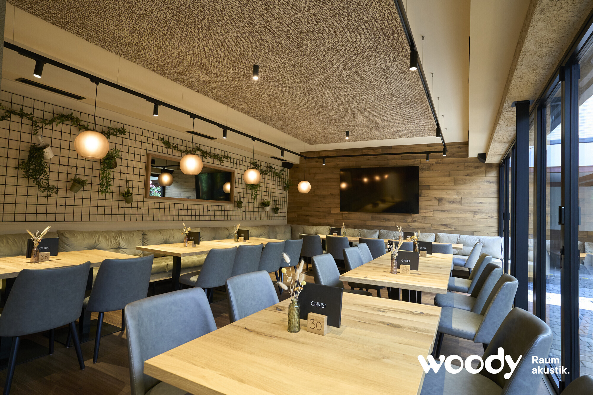 weinblaetter-medium-organoid_weingut-christ-acoustic-ceiling-c-woody-raumakustik-by-teamwork-1-256-66666666667x171