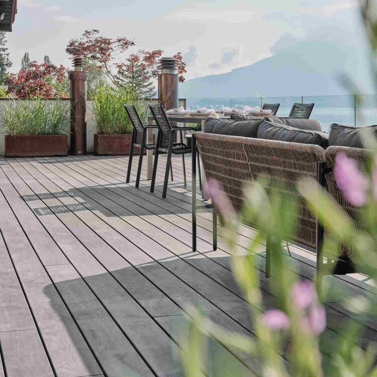 Accoya Color Grey - die graue Holzterrasse ohne Kompromisse!