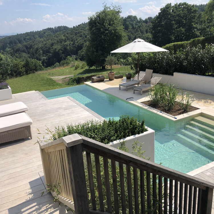 Poolumrandung  und Terrasse aus Accoya
