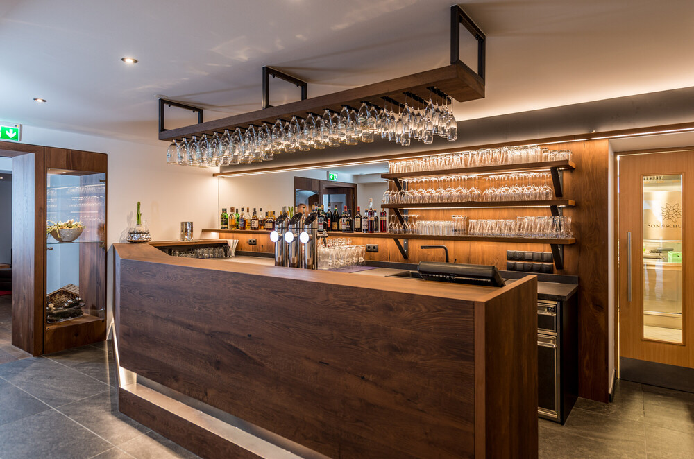 Bar aus Altholz, Hotel Sonnschupfer