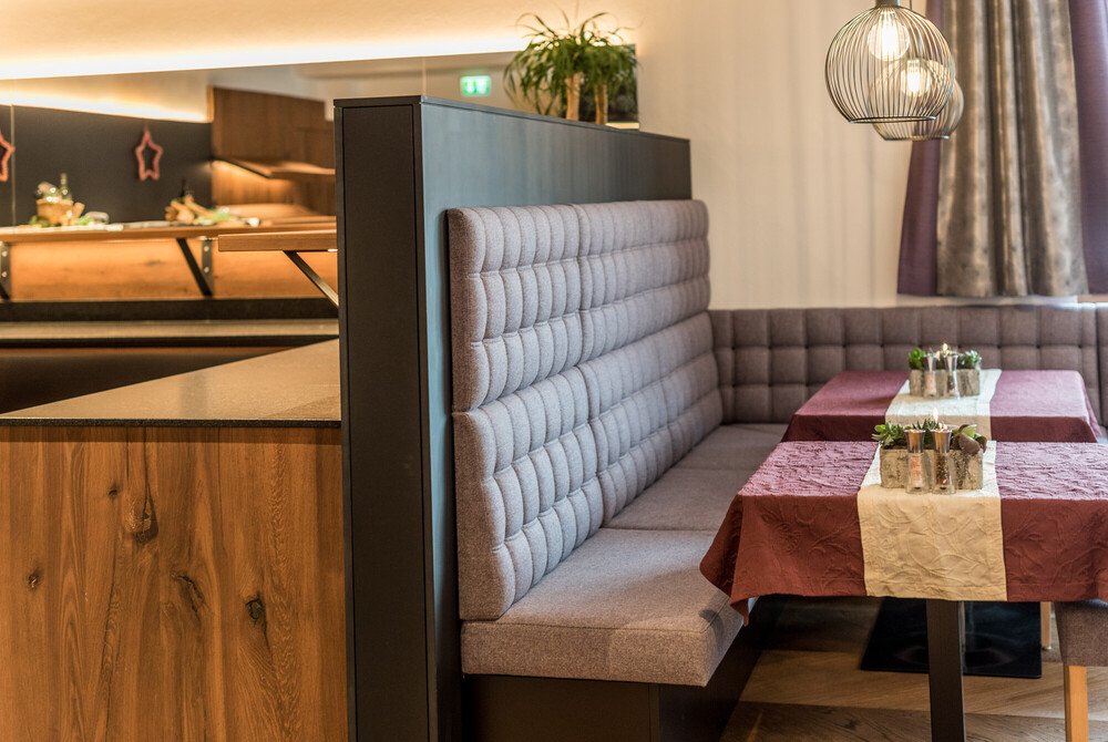 Restaurantelemente aus Altholz, Hotel Sonnschupfer