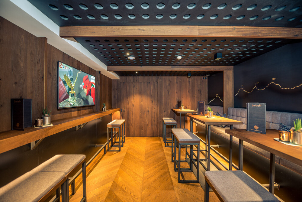 Restaurantelemente aus Altholz, Hotel Sonnschupfer