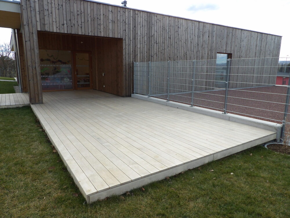 Terrasse aus Accoya, Kinderkrippe St. Veit