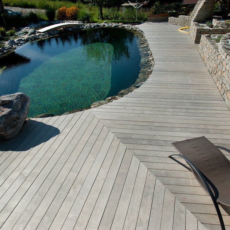 Naturpoolumrandung  aus Accoya