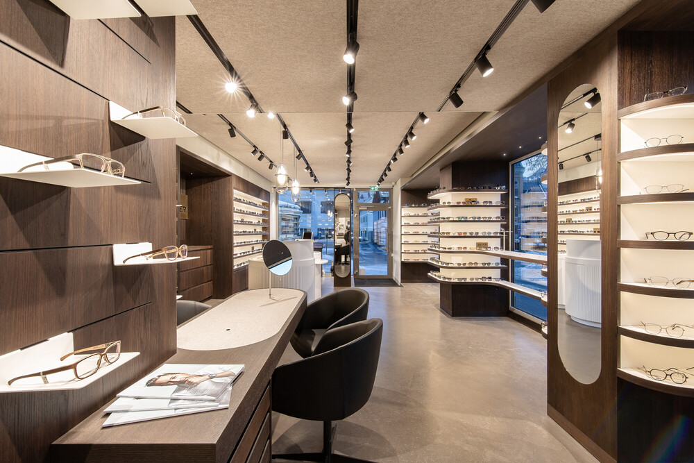 Furnierdecks in Eiche Verkaufsraum Optik Tieber