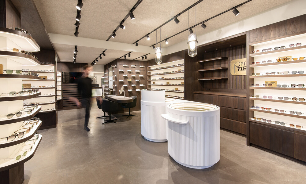 Furnierdecks in Eiche Verkaufsraum Optik Tieber