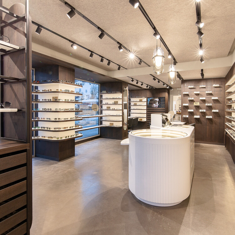 Furnierdecks in Eiche Verkaufsraum Optik Tieber