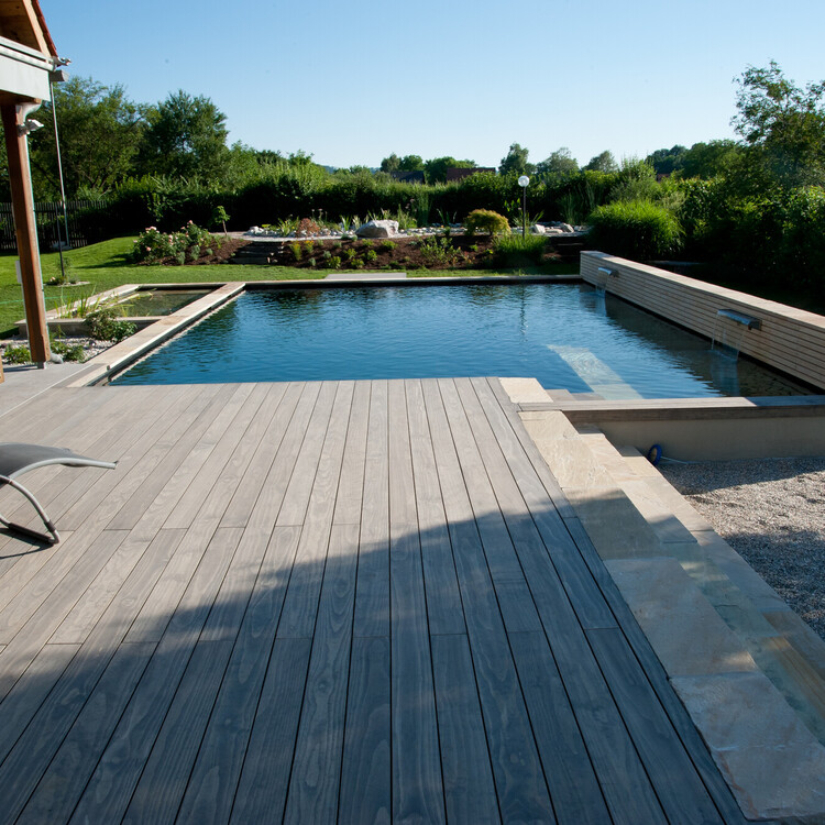 Terrasse und Poolumrandung Accoya
