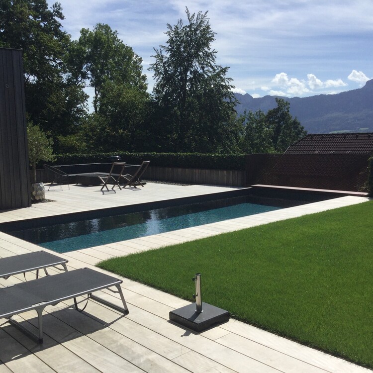 Terrasse und Poolumrandung Accoya