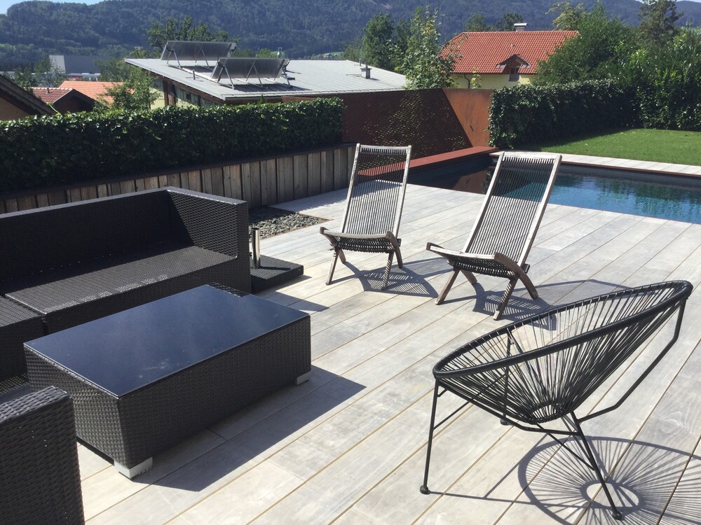 Terrasse und Poolumrandung Accoya